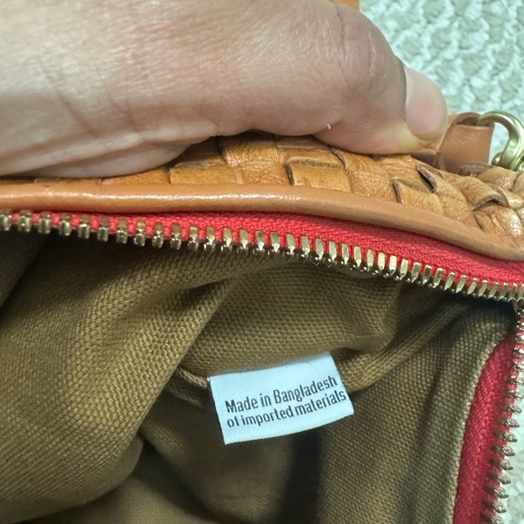 Clare v petit moyen Woven Tan Leather bag - Picture 9 of 10
